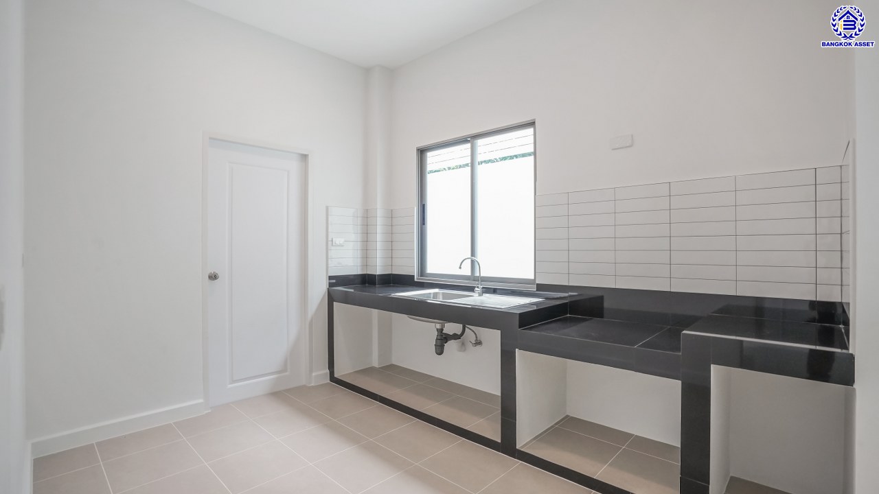 บ้านมือสองตกแต่งใหม่ จาก Property Perfect โครงการ เพอร์เฟคเพลส ราชพฤกษ์ รองรับทุกการใช้งาน บนเนื้อที่ 79.8 ตร.ว. พื้นที่ใช้สอย 281.29 ตร.ม. พร้อมฟังก์ชัน 3 ห้องนอน 3 ห้องน้ำ จอดรถได้ 2 คัน บ้านคุณภาพดี บนทำเลติดถนนราชพฤกษ์ เชื่อมต่อถนนรัตนาธิเบศร์ ใกล้รถไฟฟ้าสายสีม่วง "สถานีบางรักน้อยท่าอิฐ" จุดขึ้นทางด่วน "กาญจนาภิเษก" และเซ็นทรัล เวสต์วิลล์...