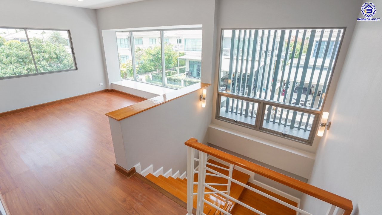 บ้านมือสองตกแต่งใหม่ จาก Property Perfect โครงการ เพอร์เฟคเพลส ราชพฤกษ์ รองรับทุกการใช้งาน บนเนื้อที่ 79.8 ตร.ว. พื้นที่ใช้สอย 281.29 ตร.ม. พร้อมฟังก์ชัน 3 ห้องนอน 3 ห้องน้ำ จอดรถได้ 2 คัน บ้านคุณภาพดี บนทำเลติดถนนราชพฤกษ์ เชื่อมต่อถนนรัตนาธิเบศร์ ใกล้รถไฟฟ้าสายสีม่วง "สถานีบางรักน้อยท่าอิฐ" จุดขึ้นทางด่วน "กาญจนาภิเษก" และเซ็นทรัล เวสต์วิลล์...