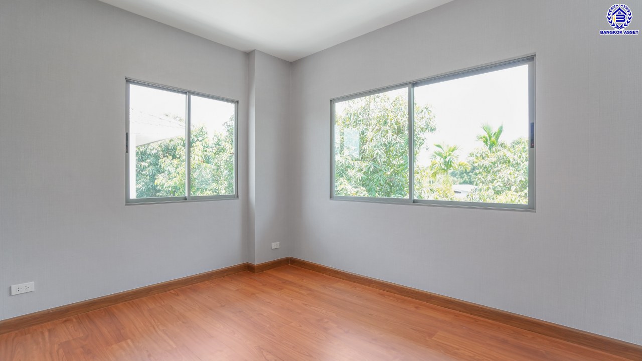 บ้านมือสองตกแต่งใหม่ จาก Property Perfect โครงการ เพอร์เฟคเพลส ราชพฤกษ์ รองรับทุกการใช้งาน บนเนื้อที่ 79.8 ตร.ว. พื้นที่ใช้สอย 281.29 ตร.ม. พร้อมฟังก์ชัน 3 ห้องนอน 3 ห้องน้ำ จอดรถได้ 2 คัน บ้านคุณภาพดี บนทำเลติดถนนราชพฤกษ์ เชื่อมต่อถนนรัตนาธิเบศร์ ใกล้รถไฟฟ้าสายสีม่วง "สถานีบางรักน้อยท่าอิฐ" จุดขึ้นทางด่วน "กาญจนาภิเษก" และเซ็นทรัล เวสต์วิลล์...