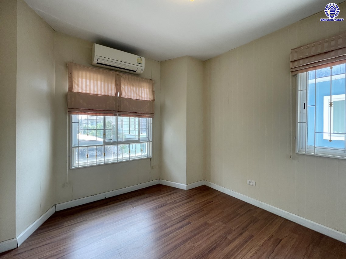 *****บ้านเดี่ยวมือสองนนทบุรี โครงการ พฤกษาวิลเลจ ซีนเนอรี่ บางใหญ่ เนื้อที่ 58.60 ตร.ว. พื้นที่ใช้สอย 130 ตร.ม. ฟังก์ชัน 3 ห้องนอน 2 ห้องน้ำ พร้อมเข้าอยู่ บนทำเลใกล้เซ็นทรัลเวสต์เกต เชื่อมต่อถนนกาญจนาภิเษก, ซอยแก้วอินทร์, ถนนรัตนาธิเบศร์ ใกล้รถไฟฟ้าสายสีม่วง "สถานีตลาดบางใหญ่" และทางด่วน "กาญจนาภิเษก"