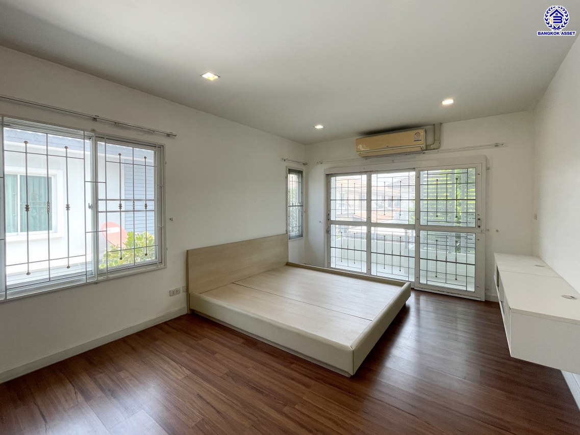 *****บ้านเดี่ยวมือสองนนทบุรี โครงการ พฤกษาวิลเลจ ซีนเนอรี่ บางใหญ่ เนื้อที่ 58.60 ตร.ว. พื้นที่ใช้สอย 130 ตร.ม. ฟังก์ชัน 3 ห้องนอน 2 ห้องน้ำ พร้อมเข้าอยู่ บนทำเลใกล้เซ็นทรัลเวสต์เกต เชื่อมต่อถนนกาญจนาภิเษก, ซอยแก้วอินทร์, ถนนรัตนาธิเบศร์ ใกล้รถไฟฟ้าสายสีม่วง "สถานีตลาดบางใหญ่" และทางด่วน "กาญจนาภิเษก"