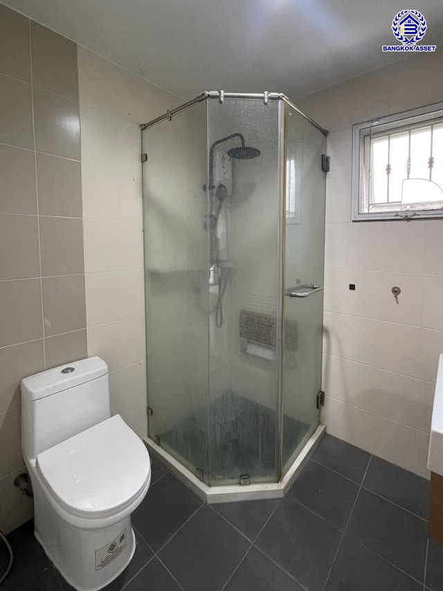 *****บ้านเดี่ยวมือสองนนทบุรี โครงการ พฤกษาวิลเลจ ซีนเนอรี่ บางใหญ่ เนื้อที่ 58.60 ตร.ว. พื้นที่ใช้สอย 130 ตร.ม. ฟังก์ชัน 3 ห้องนอน 2 ห้องน้ำ พร้อมเข้าอยู่ บนทำเลใกล้เซ็นทรัลเวสต์เกต เชื่อมต่อถนนกาญจนาภิเษก, ซอยแก้วอินทร์, ถนนรัตนาธิเบศร์ ใกล้รถไฟฟ้าสายสีม่วง "สถานีตลาดบางใหญ่" และทางด่วน "กาญจนาภิเษก"