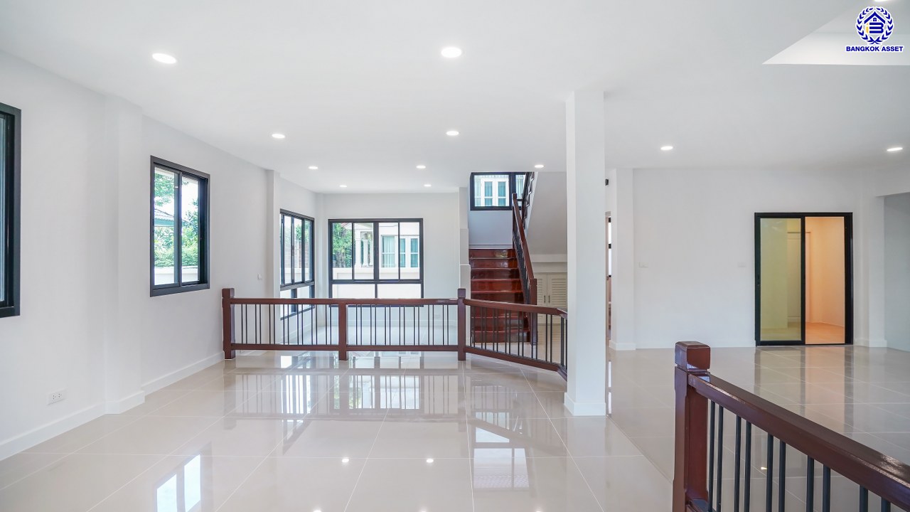 บ้านมือสองตกแต่งใหม่ โครงการ ลัดดารมย์ เพชรเกษม69 บนเนื้อที่ 106.4 ตร.ว. พื้นที่ใช้สอย 264.3 ตร.ม. ฟังก์ชันจัดเต็ม 3 ห้องนอน 3 ห้องน้ำ 1 ห้องอเนกประสงค์ จอดรถได้ 2 คัน บนทำเลศักยภาพ เชื่อมต่อหลายเส้นทาง ใกล้เดอะมอลล์บางแค จุดขึ้นทางด่วน "กาญจนาภิเษก" และรถไฟฟ้าสายสีน้ำเงิน "สถานีหลักสอง"