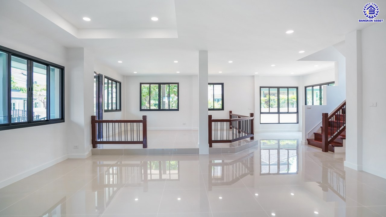 บ้านมือสองตกแต่งใหม่ โครงการ ลัดดารมย์ เพชรเกษม69 บนเนื้อที่ 106.4 ตร.ว. พื้นที่ใช้สอย 264.3 ตร.ม. ฟังก์ชันจัดเต็ม 3 ห้องนอน 3 ห้องน้ำ 1 ห้องอเนกประสงค์ จอดรถได้ 2 คัน บนทำเลศักยภาพ เชื่อมต่อหลายเส้นทาง ใกล้เดอะมอลล์บางแค จุดขึ้นทางด่วน "กาญจนาภิเษก" และรถไฟฟ้าสายสีน้ำเงิน "สถานีหลักสอง"