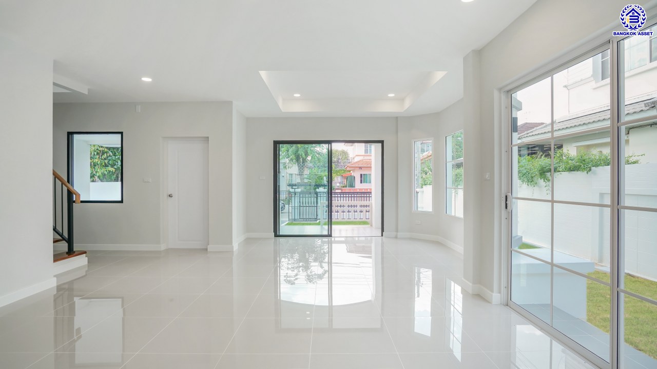 บ้านมือสองตกแต่งใหม่ โครงการ ชัยพฤกษ์ บางบัวทอง เนื้อที่ 82 ตร.ว. พื้นที่ใช้สอย 224.64 ตร.ม. ฟังก์ชัน 3 ห้องนอน 3 ห้องน้ำ จอดรถได้ 2 คัน พร้อม Facilities โครงการครบครัน ทำเลติดถนนบางกรวย-ไทรน้อย เชื่อมต่อถนนกาญจนาภิเษก ใกล้เซ็นทรัลเวสต์เกต และรถไฟฟ้าสายสีม่วง "สถานีบางพลู"