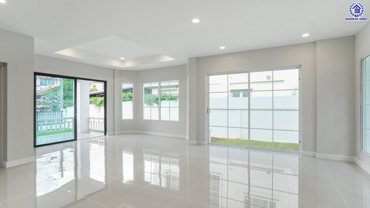 บ้านมือสองตกแต่งใหม่ โครงการ ชัยพฤกษ์ บางบัวทอง เนื้อที่ 82 ตร.ว. พื้นที่ใช้สอย 224.64 ตร.ม. ฟังก์ชัน 3 ห้องนอน 3 ห้องน้ำ จอดรถได้ 2 คัน พร้อม Facilities โครงการครบครัน ทำเลติดถนนบางกรวย-ไทรน้อย เชื่อมต่อถนนกาญจนาภิเษก ใกล้เซ็นทรัลเวสต์เกต และรถไฟฟ้าสายสีม่วง "สถานีบางพลู"