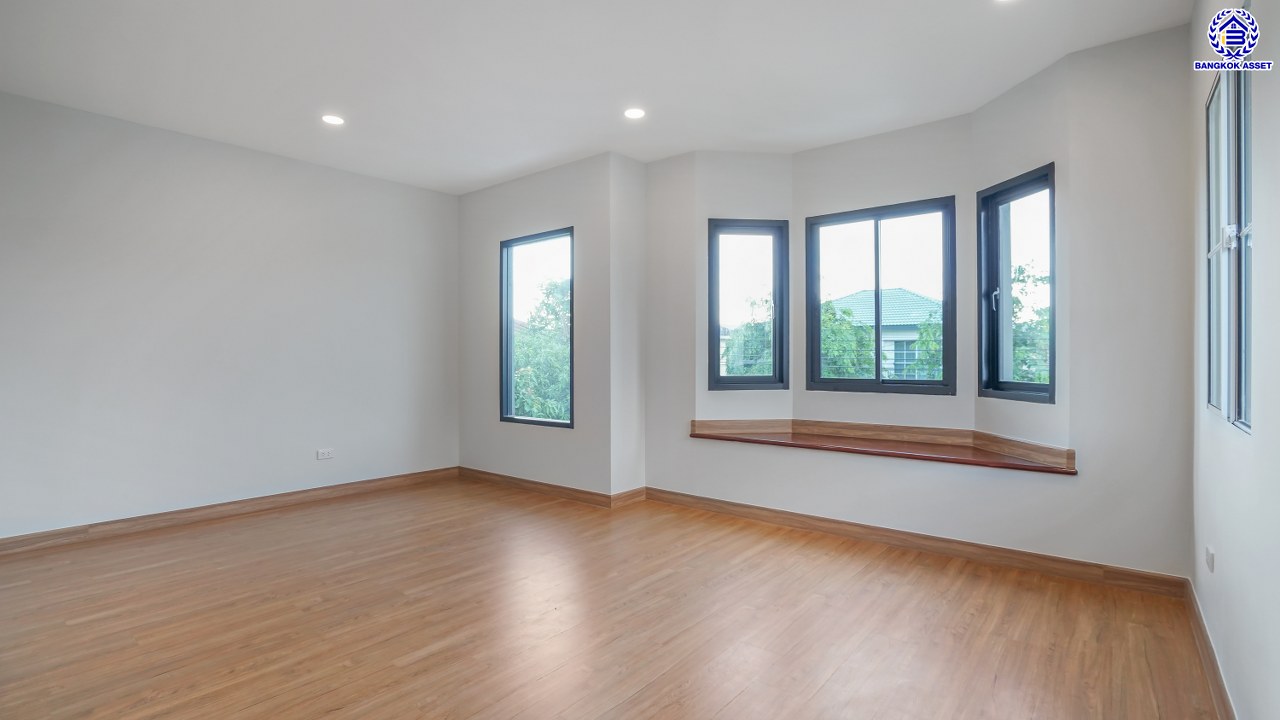 บ้านมือสองตกแต่งใหม่ โครงการ ชัยพฤกษ์ บางบัวทอง เนื้อที่ 82 ตร.ว. พื้นที่ใช้สอย 224.64 ตร.ม. ฟังก์ชัน 3 ห้องนอน 3 ห้องน้ำ จอดรถได้ 2 คัน พร้อม Facilities โครงการครบครัน ทำเลติดถนนบางกรวย-ไทรน้อย เชื่อมต่อถนนกาญจนาภิเษก ใกล้เซ็นทรัลเวสต์เกต และรถไฟฟ้าสายสีม่วง "สถานีบางพลู"