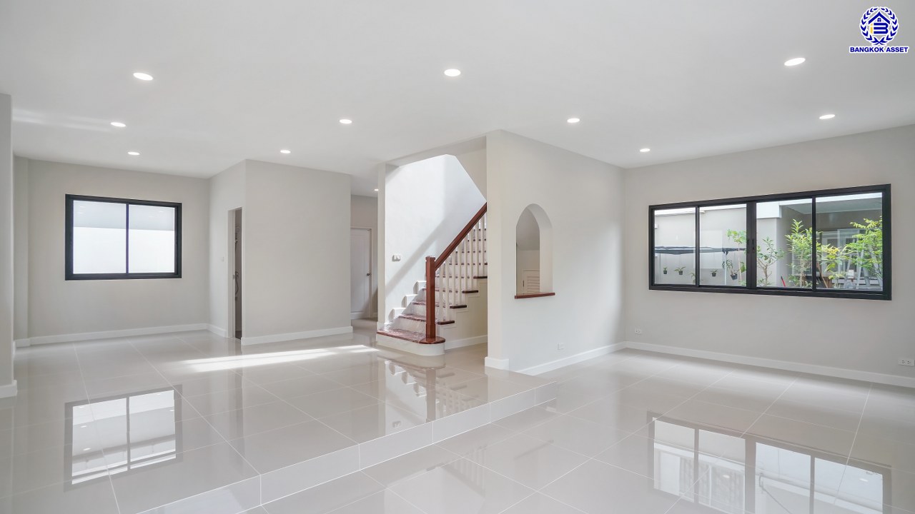 บ้านมือสองตกแต่งใหม่ จาก Land and Houses ชัยพฤกษ์ ทวีวัฒนา เนื้อที่ 51 ตร.ว. พื้นที่ใช้สอย 228.11 ตร.ม. ตอบโจทย์ทุกการอยู่อาศัย ด้วยฟังก์ชัน 3 ห้องนอน 2 ห้องน้ำ 2 ที่จอดรถ บนทำเลศักยภาพ ติดถนนทวีวัฒนา เชื่อมต่อทางคู่ขนานลอยฟ้าบรมราชชนนี ใกล้ ม.มหิดล และเซ็นทรัลศาลายา