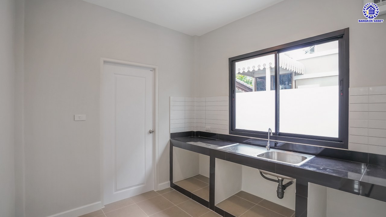 บ้านมือสองตกแต่งใหม่ จาก Land and Houses ชัยพฤกษ์ ทวีวัฒนา เนื้อที่ 51 ตร.ว. พื้นที่ใช้สอย 228.11 ตร.ม. ตอบโจทย์ทุกการอยู่อาศัย ด้วยฟังก์ชัน 3 ห้องนอน 2 ห้องน้ำ 2 ที่จอดรถ บนทำเลศักยภาพ ติดถนนทวีวัฒนา เชื่อมต่อทางคู่ขนานลอยฟ้าบรมราชชนนี ใกล้ ม.มหิดล และเซ็นทรัลศาลายา