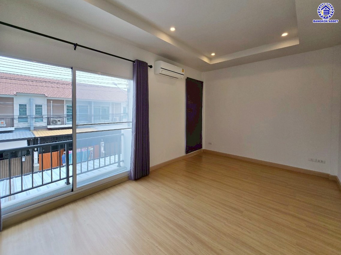 *****ทาวน์เฮ้าส์มือสองย่านปทุมธานี โครงการ ศุภาลัย เบลล่า กรุงเทพ-ปทุมธานี เนื้อที่ 19.40 ตร.ว. พื้นที่ใช้สอย 92 ตร.ม. ฟังก์ชัน 3 ห้องนอน 2 ห้องน้ำ 2 ที่จอดรถ เดินทางสะดวกเชื่อมต่อ ถนนกรุงเทพฯ-ปทุมธานี, ถนนกาญจนาภิเษก