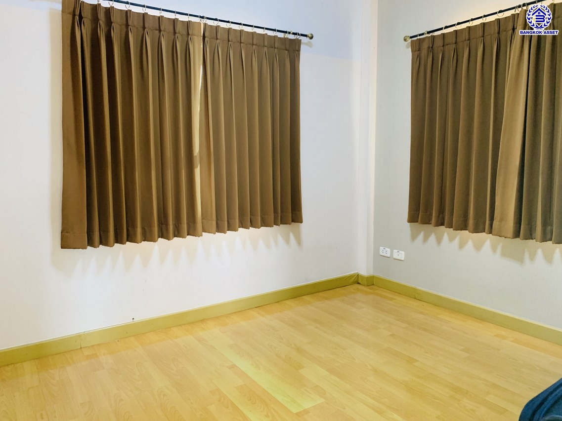 *****บ้านแฝดมือสองนนทบุรี โครงการ เพอร์เฟคพาร์ค พระราม5-บางใหญ่ เนื้อที่กว้าง 35.80 ตร.ว. พื้นที่ใช้สอย 130 ตร.ม. ฟังก์ชัน 3 ห้องนอน 2 ห้องน้ำ 1 ที่จอดรถ บ้านสภาพสวย พร้อมเข้าอยู่ บนทำเลเชื่อมต่อ ถนนกาญจนาภิเษก ใกล้รถไฟฟ้าสายสีม่วง "สถานีตลาดบางใหญ่" เพียง 15 นาที และยังใกล้ทางด่วน "ศรีรัช"...