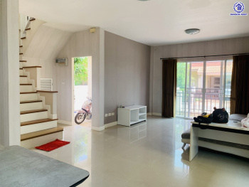 *****บ้านแฝดมือสองนนทบุรี โครงการ เพอร์เฟคพาร์ค พระราม5-บางใหญ่ เนื้อที่กว้าง 35.80 ตร.ว. พื้นที่ใช้สอย 130 ตร.ม. ฟังก์ชัน 3 ห้องนอน 2 ห้องน้ำ 1 ที่จอดรถ บ้านสภาพสวย พร้อมเข้าอยู่ บนทำเลเชื่อมต่อ ถนนกาญจนาภิเษก ใกล้รถไฟฟ้าสายสีม่วง "สถานีตลาดบางใหญ่" เพียง 15 นาที และยังใกล้ทางด่วน "ศรีรัช"...