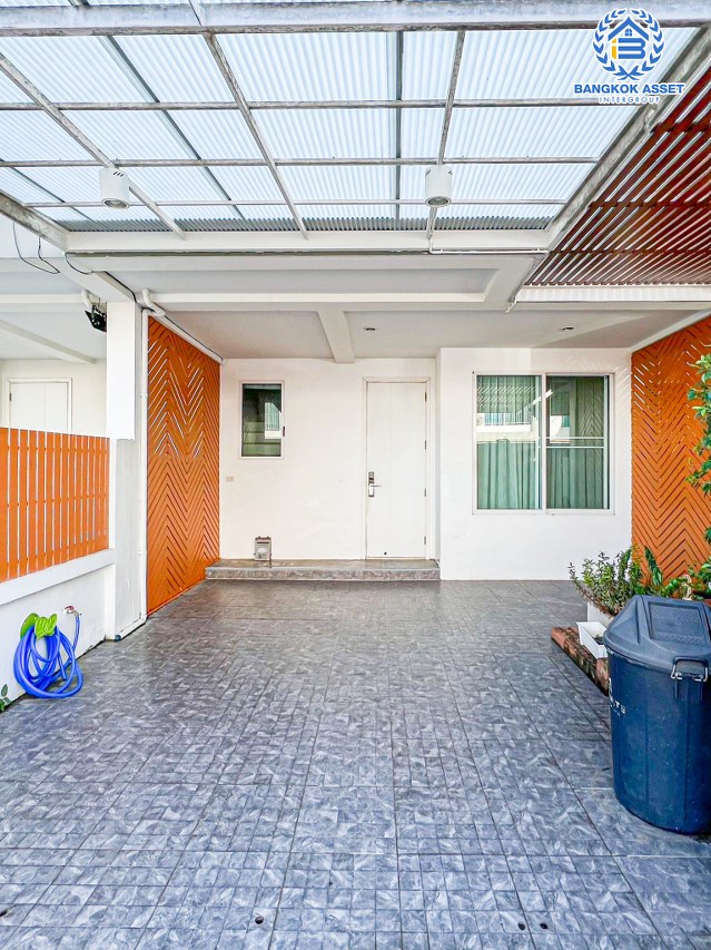 *****ทาวน์เฮ้าส์มือสองกรุงเทพ โครงการ แฮปปี้วิลล์ ดอนเเมือง เนื้อที่ 17.90 ตร.ว. พื้นที่ใช้สอย 115 ตร.ม. ฟังก์ชัน 3 ห้องนอน 2 ห้องน้ำ 1 ที่จอดรถ ต่อเติมครัว และโรงจอดรถเรียบร้อย แถมฟรี! 4 เครื่องปรับอากาศ บนทำเลเดินทางสะดวก เชื่อมต่อถนนสรงประภา, ถนนวิภาวดีรังสิต ใกล้รถไฟฟ้าสายสีแดง "สถานีดอนเมือง" จองเลย!