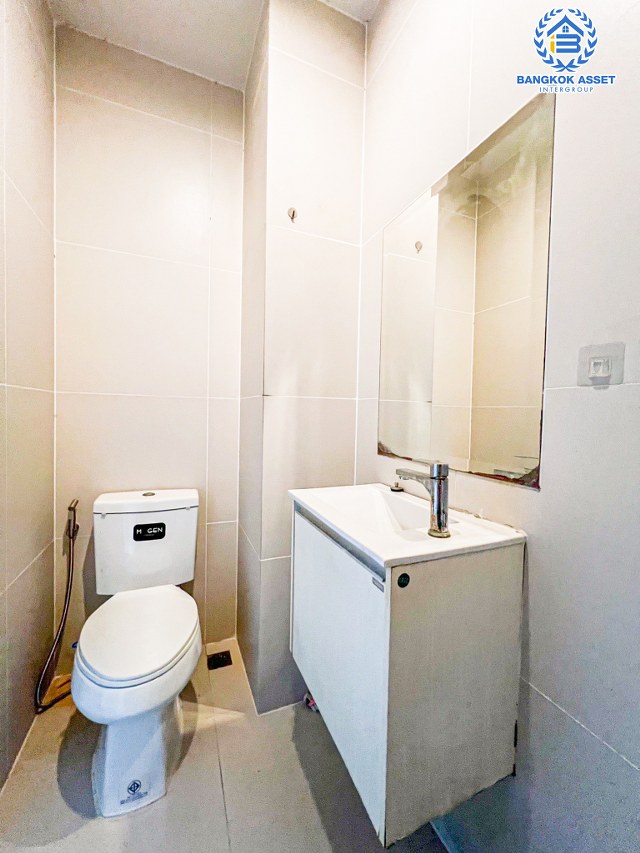 *****ทาวน์เฮ้าส์มือสองกรุงเทพ โครงการ แฮปปี้วิลล์ ดอนเเมือง เนื้อที่ 17.90 ตร.ว. พื้นที่ใช้สอย 115 ตร.ม. ฟังก์ชัน 3 ห้องนอน 2 ห้องน้ำ 1 ที่จอดรถ ต่อเติมครัว และโรงจอดรถเรียบร้อย แถมฟรี! 4 เครื่องปรับอากาศ บนทำเลเดินทางสะดวก เชื่อมต่อถนนสรงประภา, ถนนวิภาวดีรังสิต ใกล้รถไฟฟ้าสายสีแดง "สถานีดอนเมือง" จองเลย!