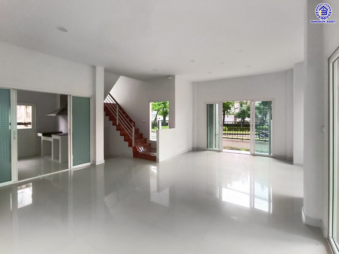 *****บ้านเดี่ยวมือสองนนทบุรี โครงการ เพอร์เฟคเพลส ราชพฤกษ์ หลังมุม บนเนื้อที่ 55.20 ตร.ว. พื้นที่ใช้สอย 166 ตร.ม. พร้อมฟังก์ชัน 3 ห้องนอน 3 ห้องน้ำ จอดรถได้ 2 คัน บ้านคุณภาพดี บนทำเลติดถนนราชพฤกษ์ เชื่อมต่อถนนรัตนาธิเบศร์ ใกล้รถไฟฟ้าสายสีม่วง "สถานีบางรักน้อยท่าอิฐ" จุดขึ้นทางด่วน "กาญจนาภิเษก" และเซ็นทรัล เวสต์วิลล์