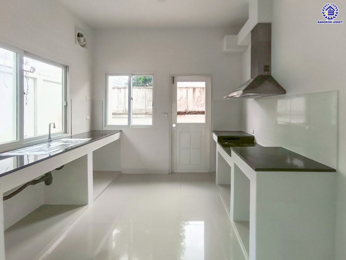 *****บ้านเดี่ยวมือสองนนทบุรี โครงการ เพอร์เฟคเพลส ราชพฤกษ์ หลังมุม บนเนื้อที่ 55.20 ตร.ว. พื้นที่ใช้สอย 166 ตร.ม. พร้อมฟังก์ชัน 3 ห้องนอน 3 ห้องน้ำ จอดรถได้ 2 คัน บ้านคุณภาพดี บนทำเลติดถนนราชพฤกษ์ เชื่อมต่อถนนรัตนาธิเบศร์ ใกล้รถไฟฟ้าสายสีม่วง "สถานีบางรักน้อยท่าอิฐ" จุดขึ้นทางด่วน "กาญจนาภิเษก" และเซ็นทรัล เวสต์วิลล์