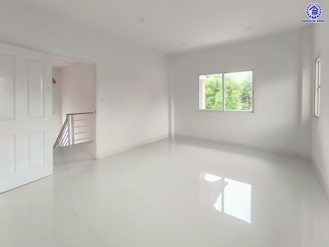 *****บ้านเดี่ยวมือสองนนทบุรี โครงการ เพอร์เฟคเพลส ราชพฤกษ์ หลังมุม บนเนื้อที่ 55.20 ตร.ว. พื้นที่ใช้สอย 166 ตร.ม. พร้อมฟังก์ชัน 3 ห้องนอน 3 ห้องน้ำ จอดรถได้ 2 คัน บ้านคุณภาพดี บนทำเลติดถนนราชพฤกษ์ เชื่อมต่อถนนรัตนาธิเบศร์ ใกล้รถไฟฟ้าสายสีม่วง "สถานีบางรักน้อยท่าอิฐ" จุดขึ้นทางด่วน "กาญจนาภิเษก" และเซ็นทรัล เวสต์วิลล์