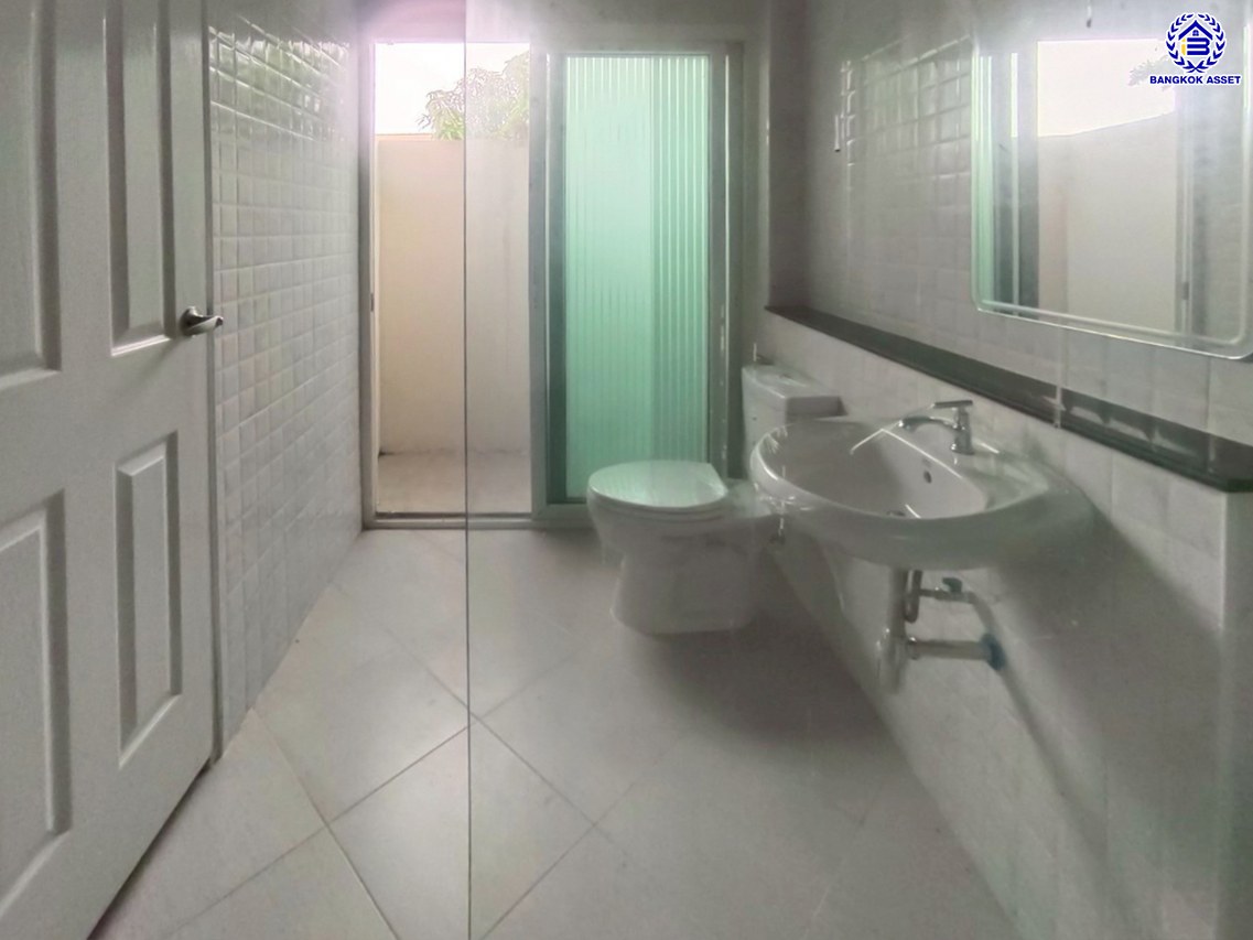 *****บ้านเดี่ยวมือสองนนทบุรี โครงการ เพอร์เฟคเพลส ราชพฤกษ์ หลังมุม บนเนื้อที่ 55.20 ตร.ว. พื้นที่ใช้สอย 166 ตร.ม. พร้อมฟังก์ชัน 3 ห้องนอน 3 ห้องน้ำ จอดรถได้ 2 คัน บ้านคุณภาพดี บนทำเลติดถนนราชพฤกษ์ เชื่อมต่อถนนรัตนาธิเบศร์ ใกล้รถไฟฟ้าสายสีม่วง "สถานีบางรักน้อยท่าอิฐ" จุดขึ้นทางด่วน "กาญจนาภิเษก" และเซ็นทรัล เวสต์วิลล์