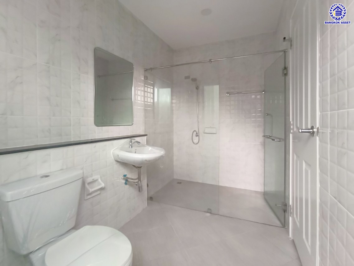 *****บ้านเดี่ยวมือสองนนทบุรี โครงการ เพอร์เฟคเพลส ราชพฤกษ์ หลังมุม บนเนื้อที่ 55.20 ตร.ว. พื้นที่ใช้สอย 166 ตร.ม. พร้อมฟังก์ชัน 3 ห้องนอน 3 ห้องน้ำ จอดรถได้ 2 คัน บ้านคุณภาพดี บนทำเลติดถนนราชพฤกษ์ เชื่อมต่อถนนรัตนาธิเบศร์ ใกล้รถไฟฟ้าสายสีม่วง "สถานีบางรักน้อยท่าอิฐ" จุดขึ้นทางด่วน "กาญจนาภิเษก" และเซ็นทรัล เวสต์วิลล์