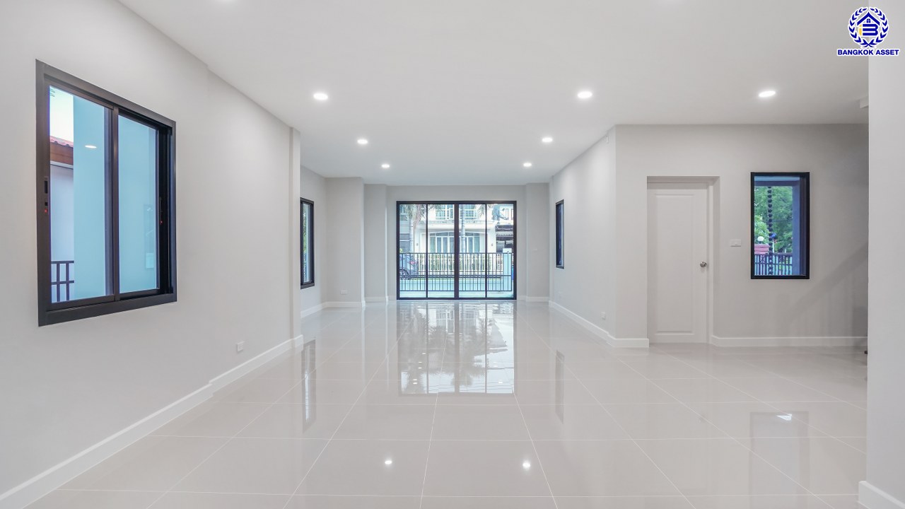 บ้านมือสองตกแต่งใหม่ โครงการ ชัยพฤกษ์ บางบัวทอง เนื้อที่ 82.4 ตร.ว. พื้นที่ใช้สอย 254.31 ตร.ม. ฟังก์ชัน 3 ห้องนอน 3 ห้องน้ำ จอดรถได้ 2 คัน พร้อม Facilities โครงการครบครัน ทำเลติดถนนบางกรวย-ไทรน้อย เชื่อมต่อถนนกาญจนาภิเษก ใกล้เซ็นทรัลเวสต์เกต และรถไฟฟ้าสายสีม่วง "สถานีบางพลู"