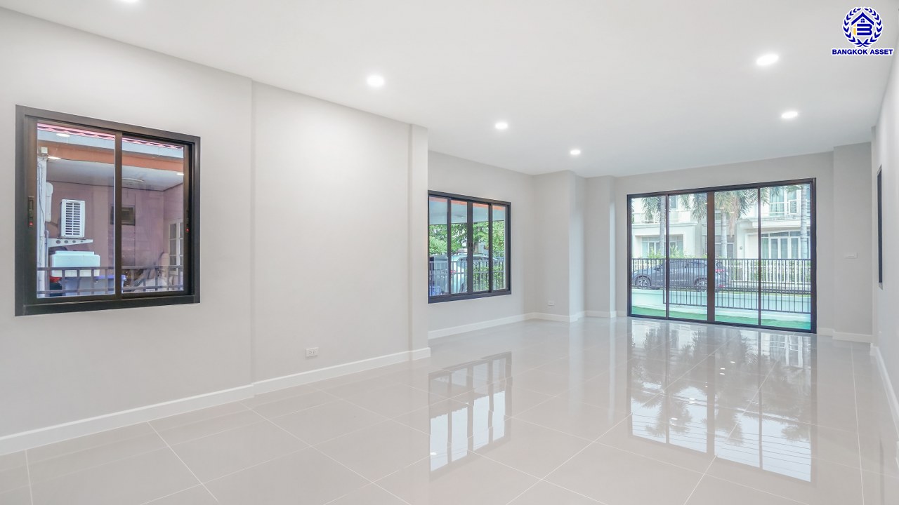 บ้านมือสองตกแต่งใหม่ โครงการ ชัยพฤกษ์ บางบัวทอง เนื้อที่ 82.4 ตร.ว. พื้นที่ใช้สอย 254.31 ตร.ม. ฟังก์ชัน 3 ห้องนอน 3 ห้องน้ำ จอดรถได้ 2 คัน พร้อม Facilities โครงการครบครัน ทำเลติดถนนบางกรวย-ไทรน้อย เชื่อมต่อถนนกาญจนาภิเษก ใกล้เซ็นทรัลเวสต์เกต และรถไฟฟ้าสายสีม่วง "สถานีบางพลู"