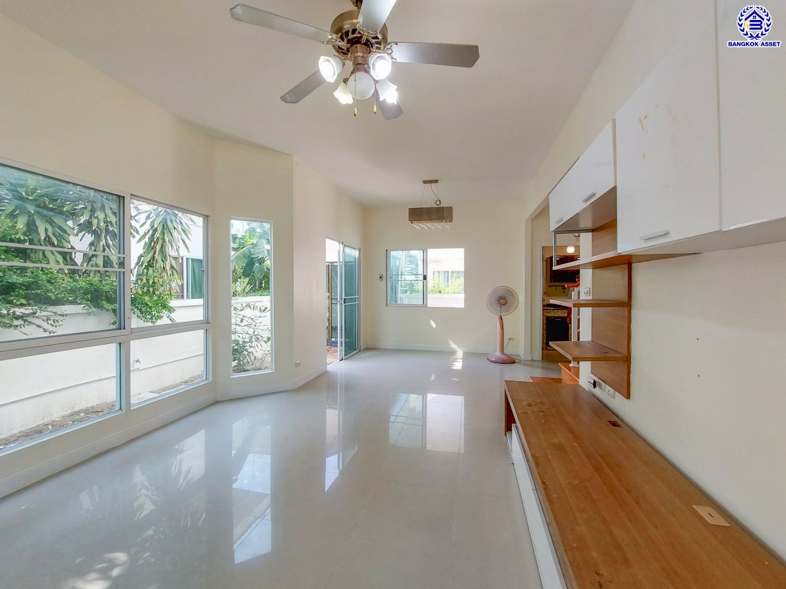 *****บ้านแฝดมือสองนนทบุรี โครงการ เพอร์เฟคพาร์ค บางบัวทอง คุณภาพแบรนด์ Property Perfect เนื้อที่ 36.70 ตร.ว. พื้นที่ใช้สอย 120 ตร.ม. ฟังก์ชัน 3 ห้องนอน 3 ห้องน้ำ 2 ที่จอดรถ พร้อมเข้าอยู่ได้ทันที เชื่อมต่อถนนกาญจนาภิเษก, ถนนชัยพฤกษ์, ถนนบางกรวย-ไทรน้อย, ถนนราชพฤกษ์ ใกล้รถไฟฟ้าสายสีม่วง "สถานีคลองบางไผ่" ใกล้จุดขึ้นทางด่วน "ศรีรัช" และ ใกล้เซ็นทรัลเวสเกต