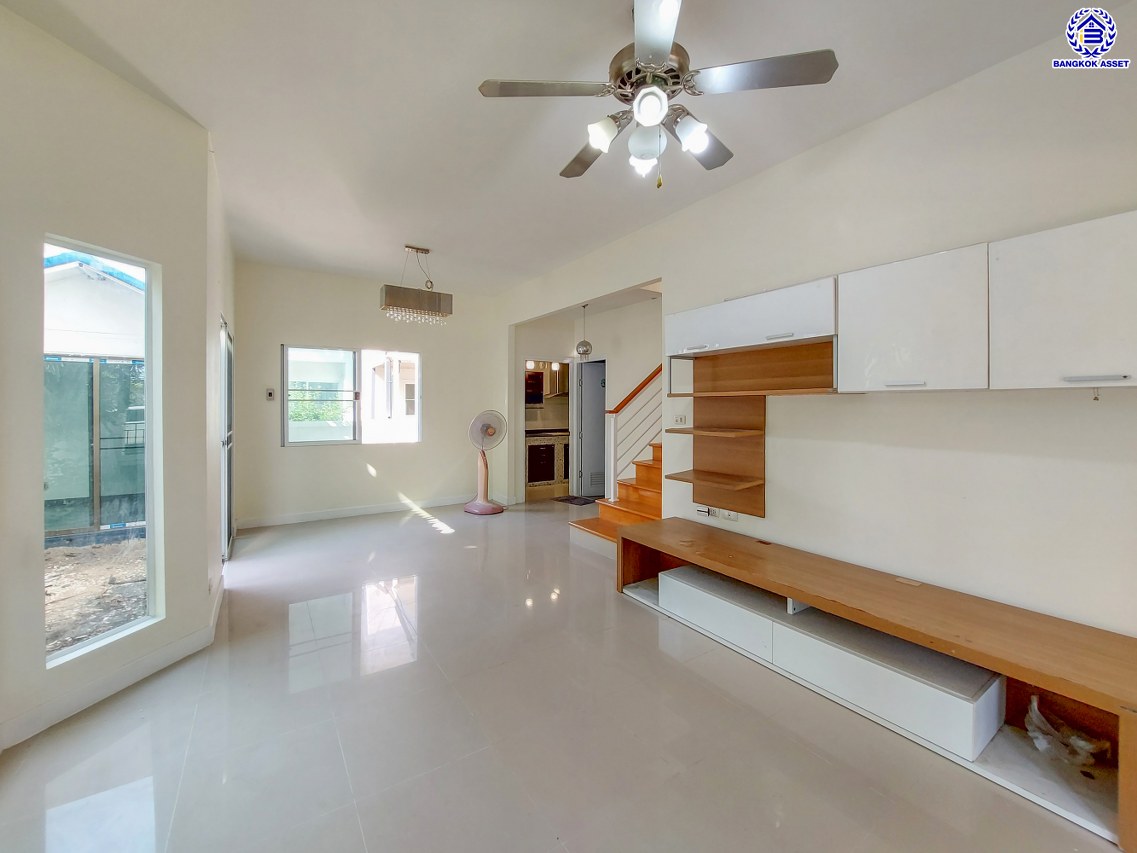 *****บ้านแฝดมือสองนนทบุรี โครงการ เพอร์เฟคพาร์ค บางบัวทอง คุณภาพแบรนด์ Property Perfect เนื้อที่ 36.70 ตร.ว. พื้นที่ใช้สอย 120 ตร.ม. ฟังก์ชัน 3 ห้องนอน 3 ห้องน้ำ 2 ที่จอดรถ พร้อมเข้าอยู่ได้ทันที เชื่อมต่อถนนกาญจนาภิเษก, ถนนชัยพฤกษ์, ถนนบางกรวย-ไทรน้อย, ถนนราชพฤกษ์ ใกล้รถไฟฟ้าสายสีม่วง "สถานีคลองบางไผ่" ใกล้จุดขึ้นทางด่วน "ศรีรัช" และ ใกล้เซ็นทรัลเวสเกต