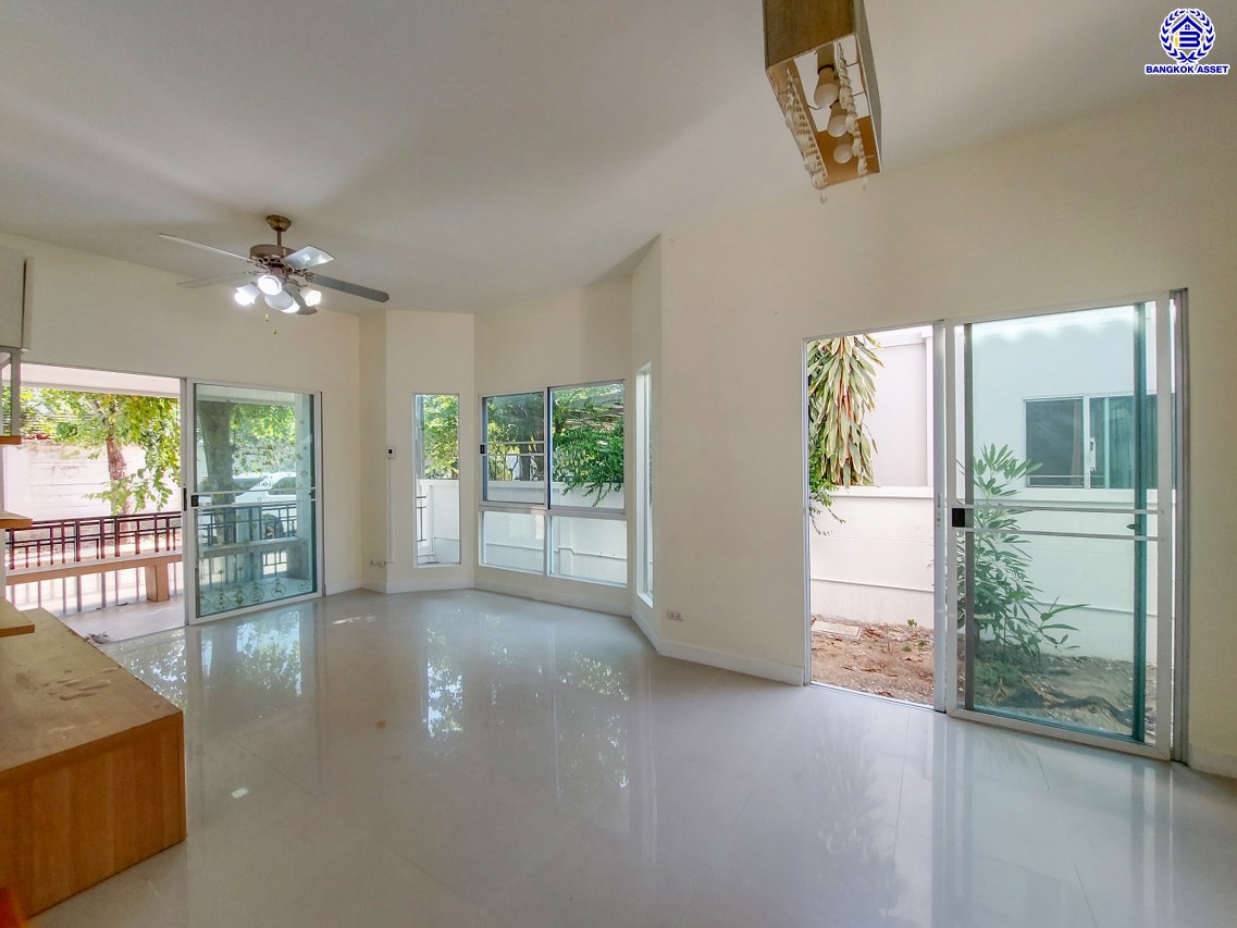 *****บ้านแฝดมือสองนนทบุรี โครงการ เพอร์เฟคพาร์ค บางบัวทอง คุณภาพแบรนด์ Property Perfect เนื้อที่ 36.70 ตร.ว. พื้นที่ใช้สอย 120 ตร.ม. ฟังก์ชัน 3 ห้องนอน 3 ห้องน้ำ 2 ที่จอดรถ พร้อมเข้าอยู่ได้ทันที เชื่อมต่อถนนกาญจนาภิเษก, ถนนชัยพฤกษ์, ถนนบางกรวย-ไทรน้อย, ถนนราชพฤกษ์ ใกล้รถไฟฟ้าสายสีม่วง "สถานีคลองบางไผ่" ใกล้จุดขึ้นทางด่วน "ศรีรัช" และ ใกล้เซ็นทรัลเวสเกต