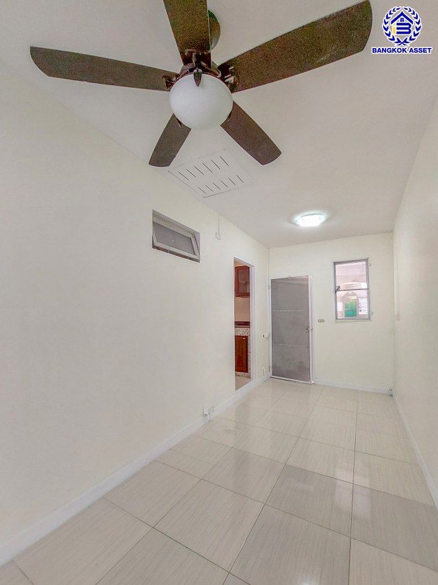 *****บ้านแฝดมือสองนนทบุรี โครงการ เพอร์เฟคพาร์ค บางบัวทอง คุณภาพแบรนด์ Property Perfect เนื้อที่ 36.70 ตร.ว. พื้นที่ใช้สอย 120 ตร.ม. ฟังก์ชัน 3 ห้องนอน 3 ห้องน้ำ 2 ที่จอดรถ พร้อมเข้าอยู่ได้ทันที เชื่อมต่อถนนกาญจนาภิเษก, ถนนชัยพฤกษ์, ถนนบางกรวย-ไทรน้อย, ถนนราชพฤกษ์ ใกล้รถไฟฟ้าสายสีม่วง "สถานีคลองบางไผ่" ใกล้จุดขึ้นทางด่วน "ศรีรัช" และ ใกล้เซ็นทรัลเวสเกต