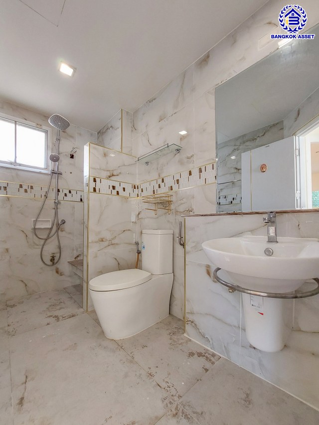 *****บ้านแฝดมือสองนนทบุรี โครงการ เพอร์เฟคพาร์ค บางบัวทอง คุณภาพแบรนด์ Property Perfect เนื้อที่ 36.70 ตร.ว. พื้นที่ใช้สอย 120 ตร.ม. ฟังก์ชัน 3 ห้องนอน 3 ห้องน้ำ 2 ที่จอดรถ พร้อมเข้าอยู่ได้ทันที เชื่อมต่อถนนกาญจนาภิเษก, ถนนชัยพฤกษ์, ถนนบางกรวย-ไทรน้อย, ถนนราชพฤกษ์ ใกล้รถไฟฟ้าสายสีม่วง "สถานีคลองบางไผ่" ใกล้จุดขึ้นทางด่วน "ศรีรัช" และ ใกล้เซ็นทรัลเวสเกต