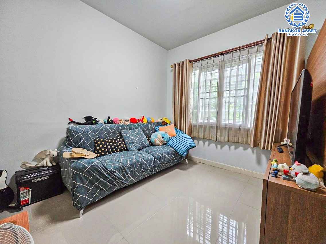 *****ทาวน์เฮ้าส์มือสองนนทบุรี โครงการ อารียา เดอะวิลเลจ บางกรวย-กรุงเทพ เนื้อที่กว้าง 30 ตร.ว. พื้นที่ใช้สอย 150 ตร.ม.ฟังก์ชัน 3 ห้องนอน 2 ห้องน้ำ 2 ที่จอดรถ พร้อมเข้าอยู่ บนทำเลแห่งการเดินทาง เชื่อมต่อถนนกาญจนาภิเษก ใกล้รถไฟฟ้าสายสีม่วง "สถานีคลองบางไผ่" และจุดขึ้นทางด่วน "ศรีรัช"