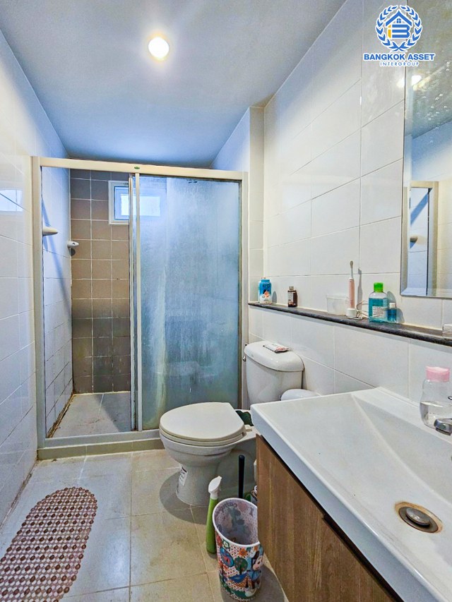 *****ทาวน์เฮ้าส์มือสองนนทบุรี โครงการ อารียา เดอะวิลเลจ บางกรวย-กรุงเทพ เนื้อที่กว้าง 30 ตร.ว. พื้นที่ใช้สอย 150 ตร.ม.ฟังก์ชัน 3 ห้องนอน 2 ห้องน้ำ 2 ที่จอดรถ พร้อมเข้าอยู่ บนทำเลแห่งการเดินทาง เชื่อมต่อถนนกาญจนาภิเษก ใกล้รถไฟฟ้าสายสีม่วง "สถานีคลองบางไผ่" และจุดขึ้นทางด่วน "ศรีรัช"