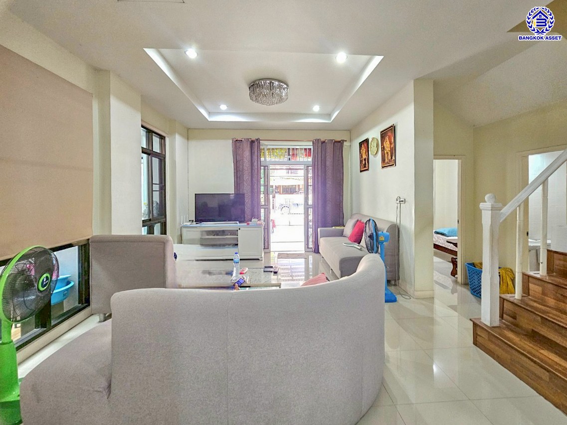 *****บ้านแฝดมือสองนนทบุรี โครงการ ทิพย์พิมาน ไพรเวท กาญจนาภิเษก เนื้อที่กว้าง 38.70 ตร.ว. พื้นที่ใช้สอย 205 ตร.ม. ฟังก์ชัน 4 ห้องนอน 2 ห้องน้ำ 2 ที่จอดรถ แถมฟรี! เครื่องปรับอากาศ, เครื่องทำน้ำอุ่น พร้อมเข้าอยู่ บนทำเลแห่งการเดินทาง เชื่อมต่อถนนบ้านกล้วย-ไทรน้อย, ถนนกาญจณาภิเษก ใกล้รถไฟฟ้าสายสีม่วง "สถานีคลองบางไผ่" และ ใกล้จุดขึ้นมอเตอร์เวย์ "M81 บางใหญ่-กาญจนบุรี"