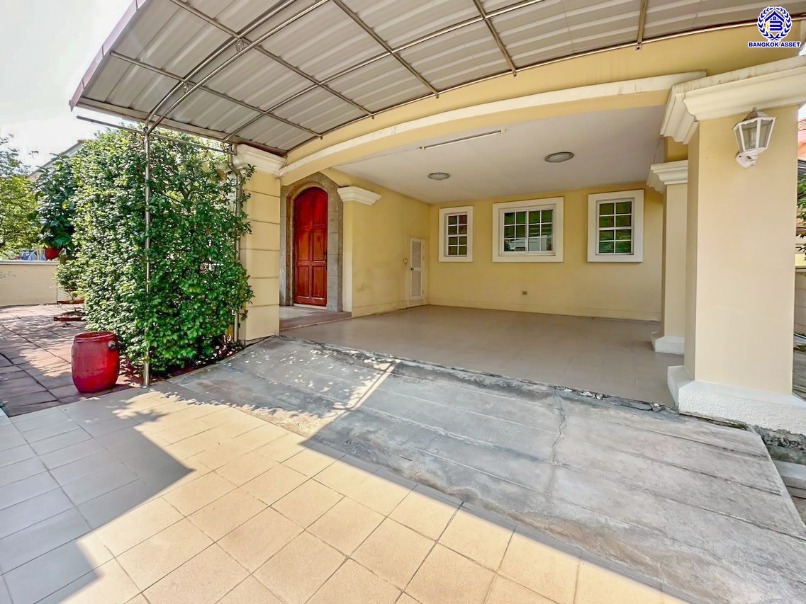 *****บ้านเดี่ยวมือสอง โครงการ โกลเด้นเลเจนด์ สาธร-กัลปพฤกษ์ เนื้อที่ 90 ตร.ว. พื้นที่ใช้สอย 255 ตร.ม. ฟังก์ชัน 3 ห้องนอน 3 ห้องน้ำ 2 ที่จอดรถ บ้านพร้อมอยู่ โครงการบนทำเลเดินทางสะดวก ติดถนนกัลปพฤกษ์ เชื่อมต่อถนนกัลปพฤกษ์, ถนนราชพฤกษ์ ใกล้รถไฟฟ้าสายสีเขียว "สถานีบางหว้า" และ "สถานีวุฒากาศ" และ ใกล้เดอะมอลล์ไลฟ์สโตร์ บางแค