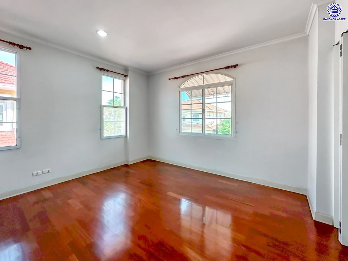 *****บ้านเดี่ยวมือสอง โครงการ โกลเด้นเลเจนด์ สาธร-กัลปพฤกษ์ เนื้อที่ 90 ตร.ว. พื้นที่ใช้สอย 255 ตร.ม. ฟังก์ชัน 3 ห้องนอน 3 ห้องน้ำ 2 ที่จอดรถ บ้านพร้อมอยู่ โครงการบนทำเลเดินทางสะดวก ติดถนนกัลปพฤกษ์ เชื่อมต่อถนนกัลปพฤกษ์, ถนนราชพฤกษ์ ใกล้รถไฟฟ้าสายสีเขียว "สถานีบางหว้า" และ "สถานีวุฒากาศ" และ ใกล้เดอะมอลล์ไลฟ์สโตร์ บางแค