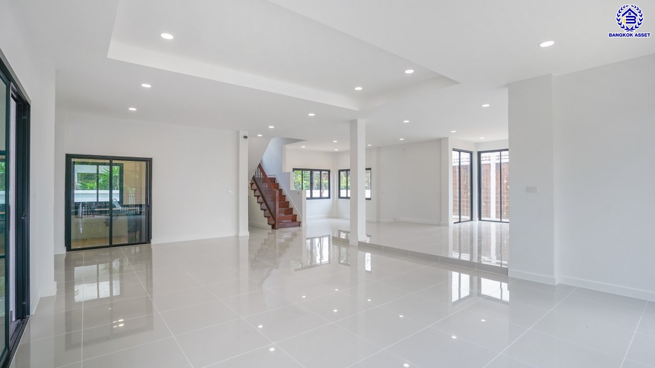 บ้านมือสองตกแต่งใหม่ โครงการ ลัดดารมย์ เพชรเกษม69 บนเนื้อที่ 108 ตร.ว. พื้นที่ใช้สอย 283.75 ตร.ม. ฟังก์ชันจัดเต็ม 4 ห้องนอน 3 ห้องน้ำ จอดรถได้ 2 คัน บนทำเลศักยภาพ เชื่อมต่อหลายเส้นทาง ใกล้เดอะมอลล์บางแค จุดขึ้นทางด่วน "กาญจนาภิเษก" และรถไฟฟ้าสายสีน้ำเงิน "สถานีหลักสอง"