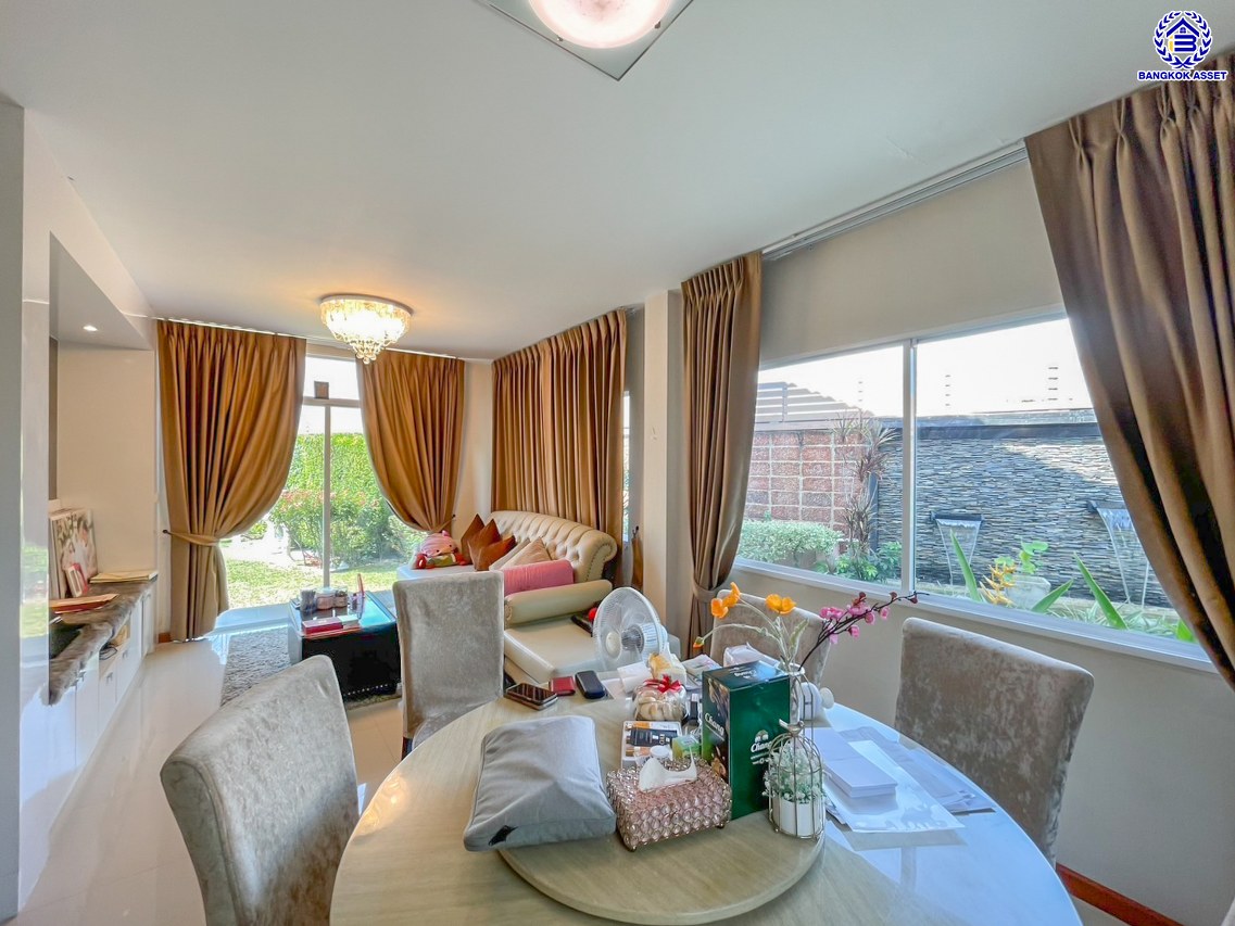 *****บ้านเดี่ยวมือสองนนทบุรี โครงการ คาซ่าพรีเมี่ยม ราชพฤกษ์-แจ้งวัฒนะ หลังริม เนื้อที่ 115.60 ตร.ว. พื้นที่ใช้สอย 175 ตร.ม. ฟังก์ชัน 4 ห้องนอน 3 ห้องน้ำ 10 ที่จอดรถ บ้านหลังใหญ่ภายในสภาพดี บนทำเลดี ติดถนนราชพฤกษ์ เชื่อมต่อถนน 345, ถนนชัยพฤกษ์ จองเลย!