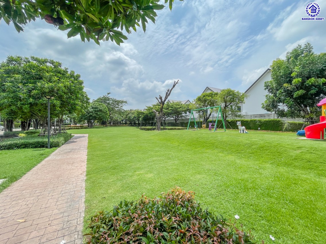 *****บ้านเดี่ยวมือสองกรุงเทพ โครงการ เซนโทร รามอินทรา-จตุโชติ เนื้อที่ 58.10 ตร.ว. พื้นที่ใช้สอย 225 ตร.ม. ฟังก์ชัน 4 ห้องนอน 3 ห้องน้ำ 2 ที่จอดรถ บนทำเลเดินทางสะดวก เชื่อมต่อถนนจตุโชติ, ถนนสุขาภิบาล5, ถนนหทัยราษฎร์, ถนนรัชดา-รามอินทรา ใกล้จุดขึ้นทางด่วน "รามอินทรา-อาจณรงค์(ฉลองรัช)" และ ใกล้แฟชั่นไอส์แลนด์, เดอะพรอมานาด