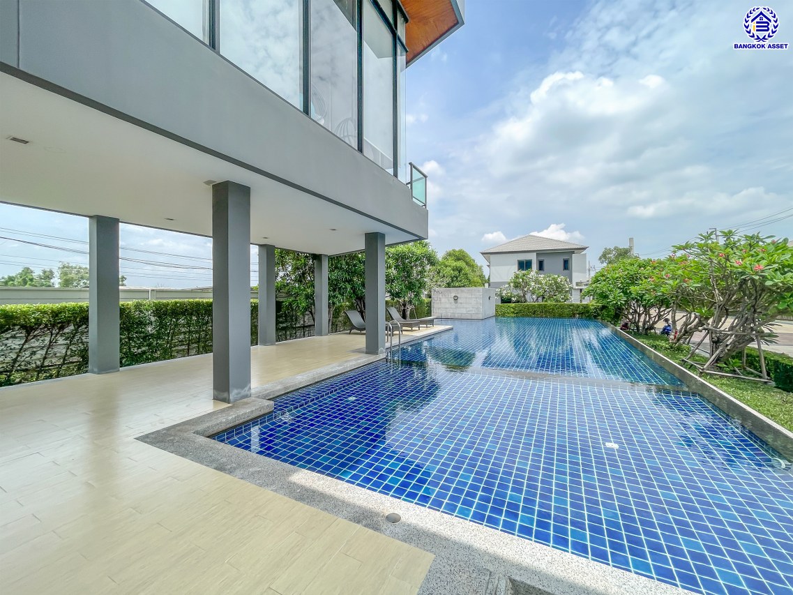 *****บ้านเดี่ยวมือสองกรุงเทพ โครงการ เซนโทร รามอินทรา-จตุโชติ เนื้อที่ 58.10 ตร.ว. พื้นที่ใช้สอย 225 ตร.ม. ฟังก์ชัน 4 ห้องนอน 3 ห้องน้ำ 2 ที่จอดรถ บนทำเลเดินทางสะดวก เชื่อมต่อถนนจตุโชติ, ถนนสุขาภิบาล5, ถนนหทัยราษฎร์, ถนนรัชดา-รามอินทรา ใกล้จุดขึ้นทางด่วน "รามอินทรา-อาจณรงค์(ฉลองรัช)" และ ใกล้แฟชั่นไอส์แลนด์, เดอะพรอมานาด