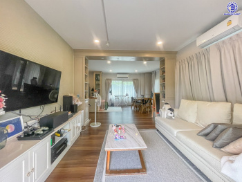 *****บ้านเดี่ยวมือสองกรุงเทพ โครงการ เซนโทร รามอินทรา-จตุโชติ เนื้อที่ 58.10 ตร.ว. พื้นที่ใช้สอย 225 ตร.ม. ฟังก์ชัน 4 ห้องนอน 3 ห้องน้ำ 2 ที่จอดรถ บนทำเลเดินทางสะดวก เชื่อมต่อถนนจตุโชติ, ถนนสุขาภิบาล5, ถนนหทัยราษฎร์, ถนนรัชดา-รามอินทรา ใกล้จุดขึ้นทางด่วน "รามอินทรา-อาจณรงค์(ฉลองรัช)" และ ใกล้แฟชั่นไอส์แลนด์, เดอะพรอมานาด