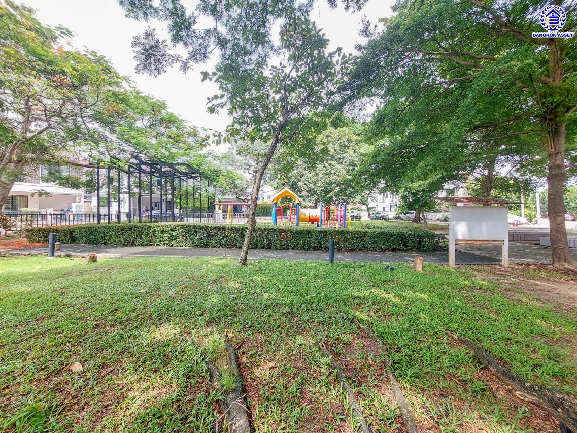 *****บ้านแฝดมือสองนนทบุรี โครงการ โมดิวิลล่า บางบัวทอง เนื้อที่ 41 ตร.ว. พื้นที่ใช้สอย 150 ตร.ม. ฟังก์ชัน 3 ห้องนอน 2 ห้องน้ำ 2 ที่จอดรถ สภาพดีพร้อมเข้าอยู่ บนทำเลติดกาญจนาภิเษก ใกล้เซ็นทรัลเวสต์เกต และรถไฟฟ้าสายสีม่วง "สถานีคลองบางไผ่"