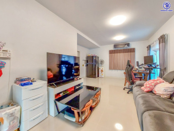 *****บ้านแฝดมือสองนนทบุรี โครงการ โมดิวิลล่า บางบัวทอง เนื้อที่ 41 ตร.ว. พื้นที่ใช้สอย 150 ตร.ม. ฟังก์ชัน 3 ห้องนอน 2 ห้องน้ำ 2 ที่จอดรถ สภาพดีพร้อมเข้าอยู่ บนทำเลติดกาญจนาภิเษก ใกล้เซ็นทรัลเวสต์เกต และรถไฟฟ้าสายสีม่วง "สถานีคลองบางไผ่"