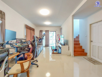 *****บ้านแฝดมือสองนนทบุรี โครงการ โมดิวิลล่า บางบัวทอง เนื้อที่ 41 ตร.ว. พื้นที่ใช้สอย 150 ตร.ม. ฟังก์ชัน 3 ห้องนอน 2 ห้องน้ำ 2 ที่จอดรถ สภาพดีพร้อมเข้าอยู่ บนทำเลติดกาญจนาภิเษก ใกล้เซ็นทรัลเวสต์เกต และรถไฟฟ้าสายสีม่วง "สถานีคลองบางไผ่"