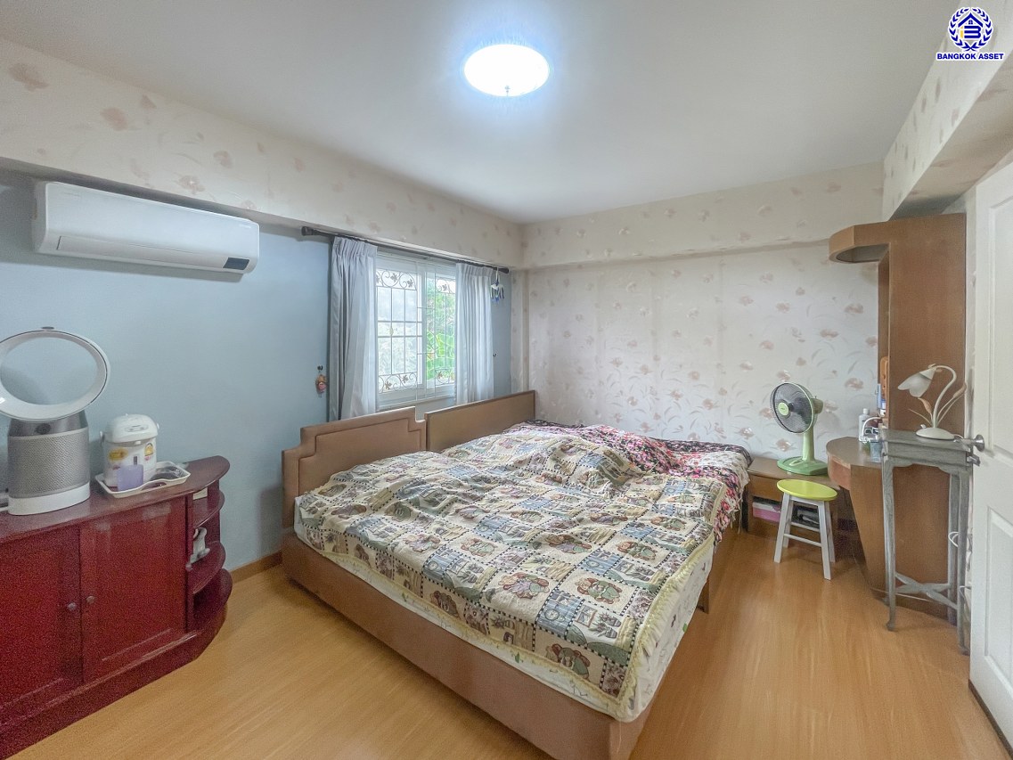 *****ทาวน์เฮ้าส์มือสองนนทบุรี โครงการ ซอยนวนิช ปากเกร็ด เนื้อที่ 20.20 ตร.ว. พื้นที่ใช้สอย 180 ตร.ม. พร้อมฟังก์ชัน 3 ห้องนอน 3 ห้องน้ำ จอดรถได้ 2 คัน บนทำเลเมือง ใกล้เซ็นทรัลแจ้งวัฒนะ จุดขึ้นทางด่วน "แจ้งวัฒนะ" และรถไฟฟ้าสายสีชมพู "สถานีเลี่ยงเมืองปากเกร็ด"