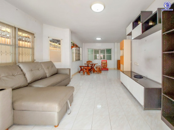 *****บ้านเดี่ยวมือสองนนทบุรี โครงการ รุ่งอรุณ กาญจนาภิเษก เนื้อที่ 54 ตร.ว. พื้นที่ใช้สอย 130 ตร.ม. ฟังก์ชัน 3 ห้องนอน 2 ห้องน้ำ จอดรถได้ 2 คัน บนทำเลศักยภาพ เดินทางสะดวก เชื่อมต่อถนนกาญจนาภิเษก, ถนนรัตนาธิเบศร์, ถนนนครอินทร์ ใกล้เซ็นทรัลเวสต์เกต และใกล้จุดขึ้นทางด่วน "ศรีรัช"