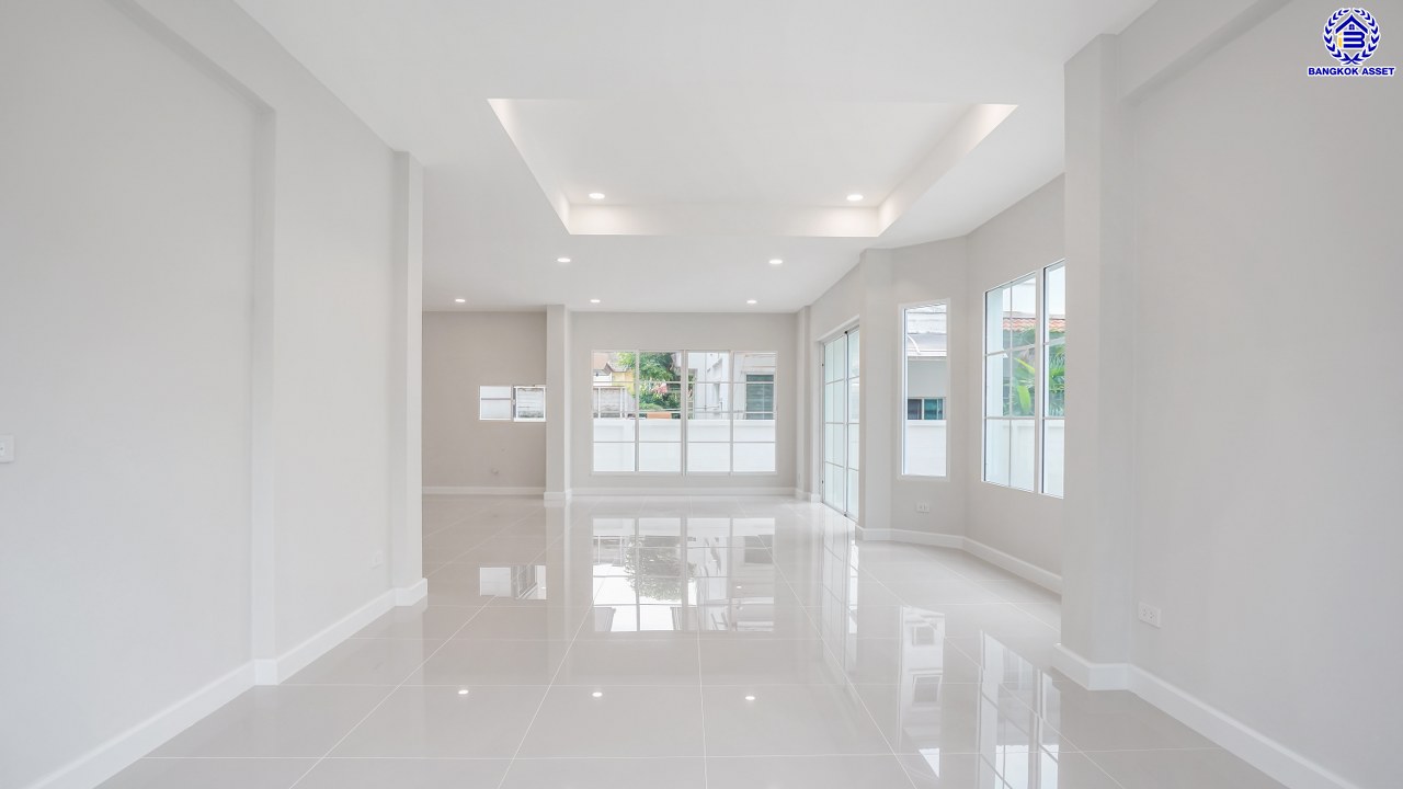 บ้านมือสองตกแต่งใหม่ โครงการ ชัยพฤกษ์ บางบัวทอง เนื้อที่ 78.4 ตร.ว. พื้นที่ใช้สอย 296.86 ตร.ม. ฟังก์ชัน 3 ห้องนอน 3 ห้องน้ำ จอดรถได้ 2 คัน พร้อม Facilities โครงการครบครัน ทำเลติดถนนบางกรวย-ไทรน้อย เชื่อมต่อถนนกาญจนาภิเษก ใกล้เซ็นทรัลเวสต์เกต และรถไฟฟ้าสายสีม่วง "สถานีบางพลู"