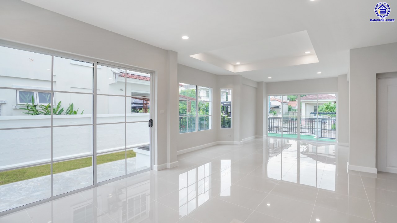 บ้านมือสองตกแต่งใหม่ โครงการ ชัยพฤกษ์ บางบัวทอง เนื้อที่ 78.4 ตร.ว. พื้นที่ใช้สอย 296.86 ตร.ม. ฟังก์ชัน 3 ห้องนอน 3 ห้องน้ำ จอดรถได้ 2 คัน พร้อม Facilities โครงการครบครัน ทำเลติดถนนบางกรวย-ไทรน้อย เชื่อมต่อถนนกาญจนาภิเษก ใกล้เซ็นทรัลเวสต์เกต และรถไฟฟ้าสายสีม่วง "สถานีบางพลู"