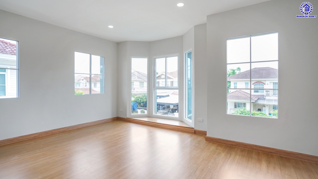 บ้านมือสองตกแต่งใหม่ โครงการ ชัยพฤกษ์ บางบัวทอง เนื้อที่ 78.4 ตร.ว. พื้นที่ใช้สอย 296.86 ตร.ม. ฟังก์ชัน 3 ห้องนอน 3 ห้องน้ำ จอดรถได้ 2 คัน พร้อม Facilities โครงการครบครัน ทำเลติดถนนบางกรวย-ไทรน้อย เชื่อมต่อถนนกาญจนาภิเษก ใกล้เซ็นทรัลเวสต์เกต และรถไฟฟ้าสายสีม่วง "สถานีบางพลู"