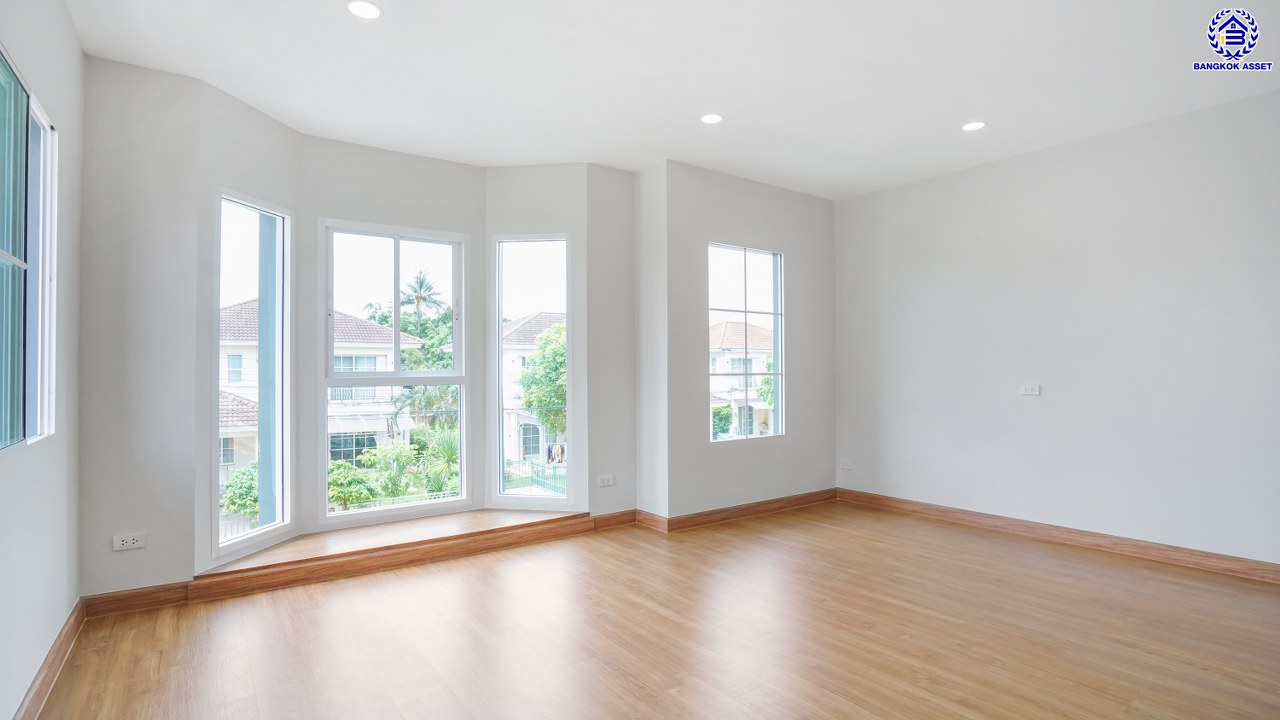 บ้านมือสองตกแต่งใหม่ โครงการ ชัยพฤกษ์ บางบัวทอง เนื้อที่ 78.4 ตร.ว. พื้นที่ใช้สอย 296.86 ตร.ม. ฟังก์ชัน 3 ห้องนอน 3 ห้องน้ำ จอดรถได้ 2 คัน พร้อม Facilities โครงการครบครัน ทำเลติดถนนบางกรวย-ไทรน้อย เชื่อมต่อถนนกาญจนาภิเษก ใกล้เซ็นทรัลเวสต์เกต และรถไฟฟ้าสายสีม่วง "สถานีบางพลู"