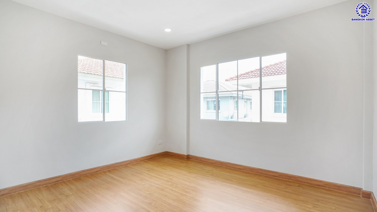 บ้านมือสองตกแต่งใหม่ โครงการ ชัยพฤกษ์ บางบัวทอง เนื้อที่ 78.4 ตร.ว. พื้นที่ใช้สอย 296.86 ตร.ม. ฟังก์ชัน 3 ห้องนอน 3 ห้องน้ำ จอดรถได้ 2 คัน พร้อม Facilities โครงการครบครัน ทำเลติดถนนบางกรวย-ไทรน้อย เชื่อมต่อถนนกาญจนาภิเษก ใกล้เซ็นทรัลเวสต์เกต และรถไฟฟ้าสายสีม่วง "สถานีบางพลู"